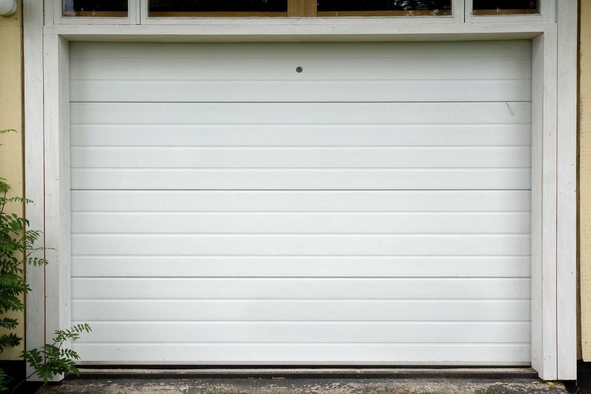 Long panel garage door